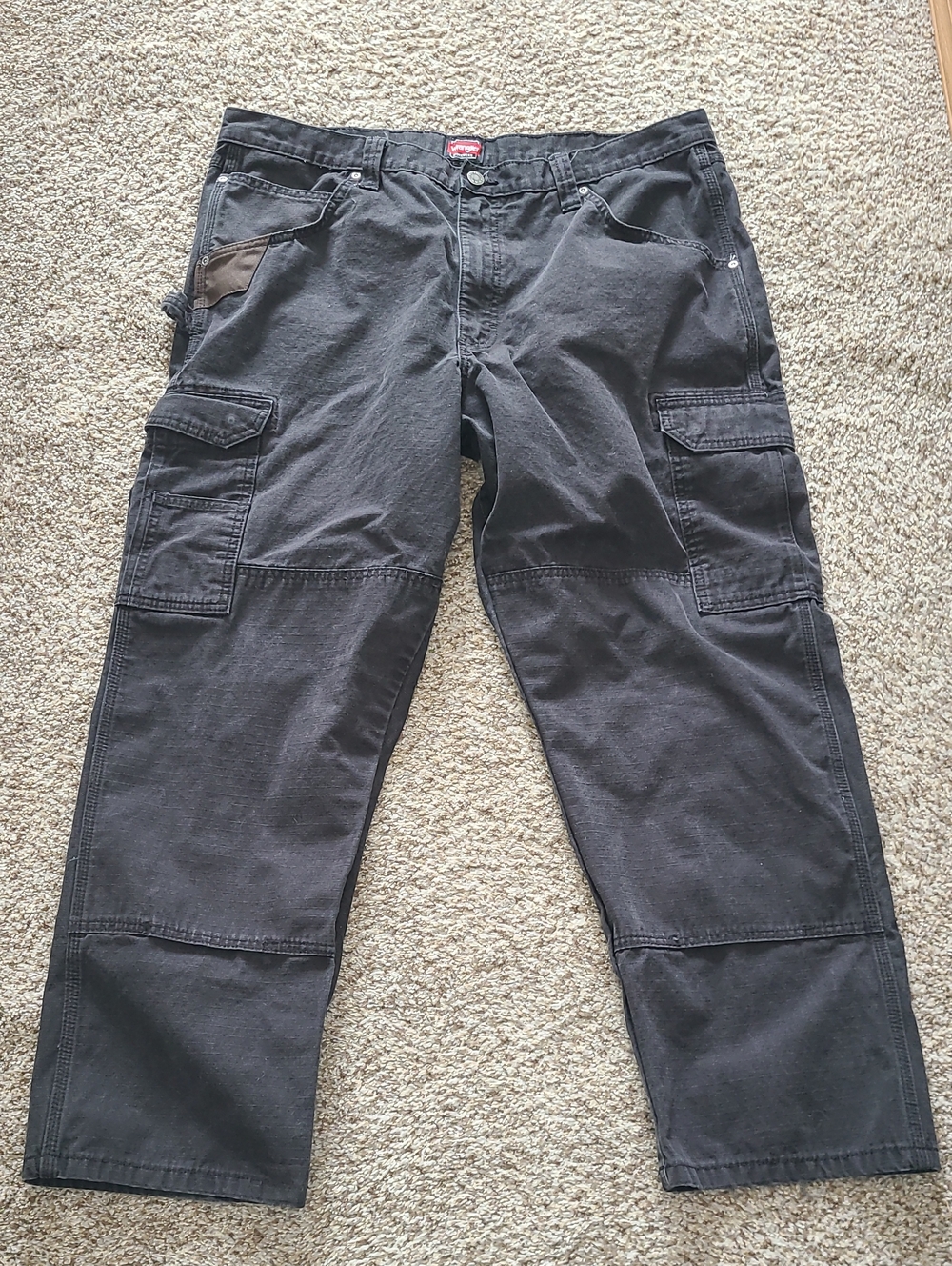 Wrangler Workwear Men's Black Cargo Pants with Multi-Pocket Utility Design